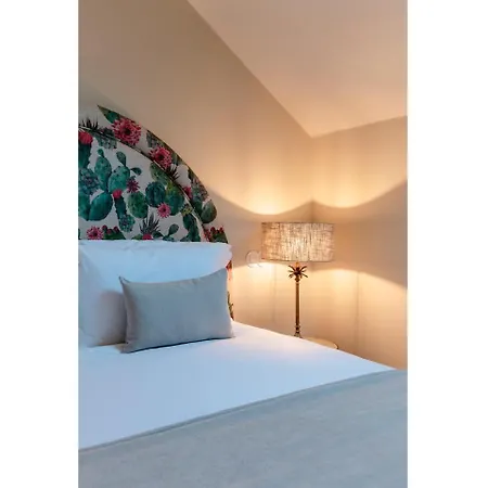 Dear - Valmor Palace Guest house